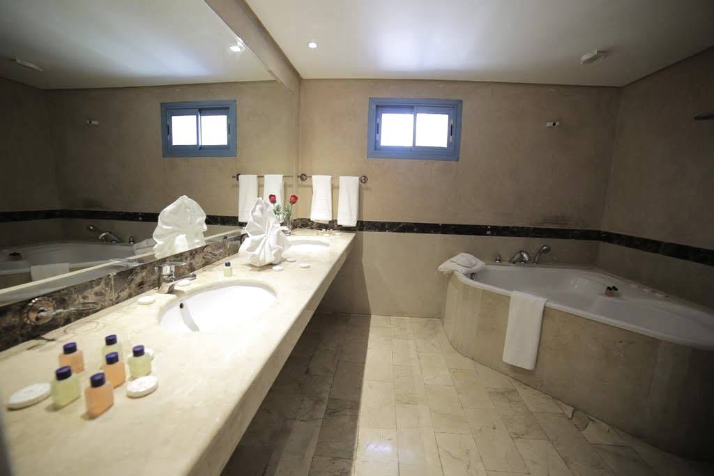 Salle de bain de suite