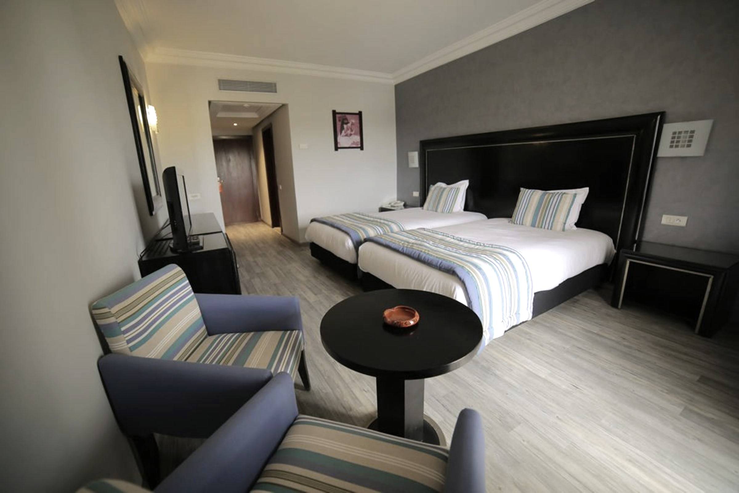 Room with armchairs
